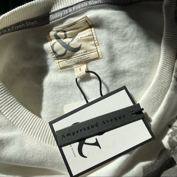 NWT Ampersand Ave Bed of Roses Fleece Pullover - Picture 2 of 5